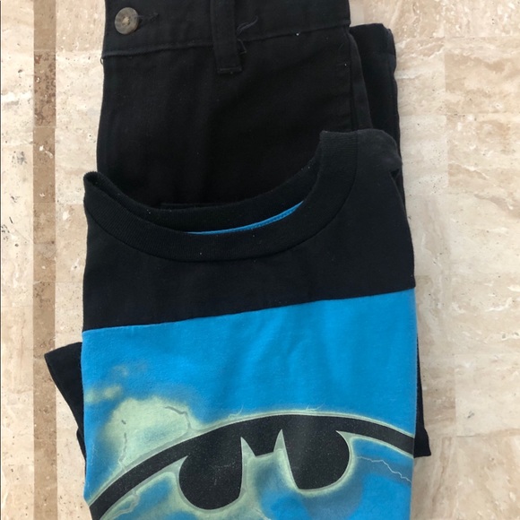 Boys two piece 5-6 Batman T-shirt & size 4 pants - Picture 1 of 7